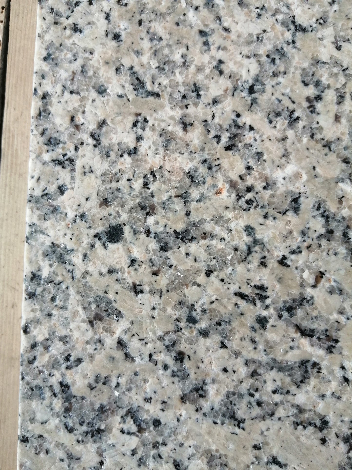 Granitstein Bianco Sardo Fassadenplatten 84 cm Länge