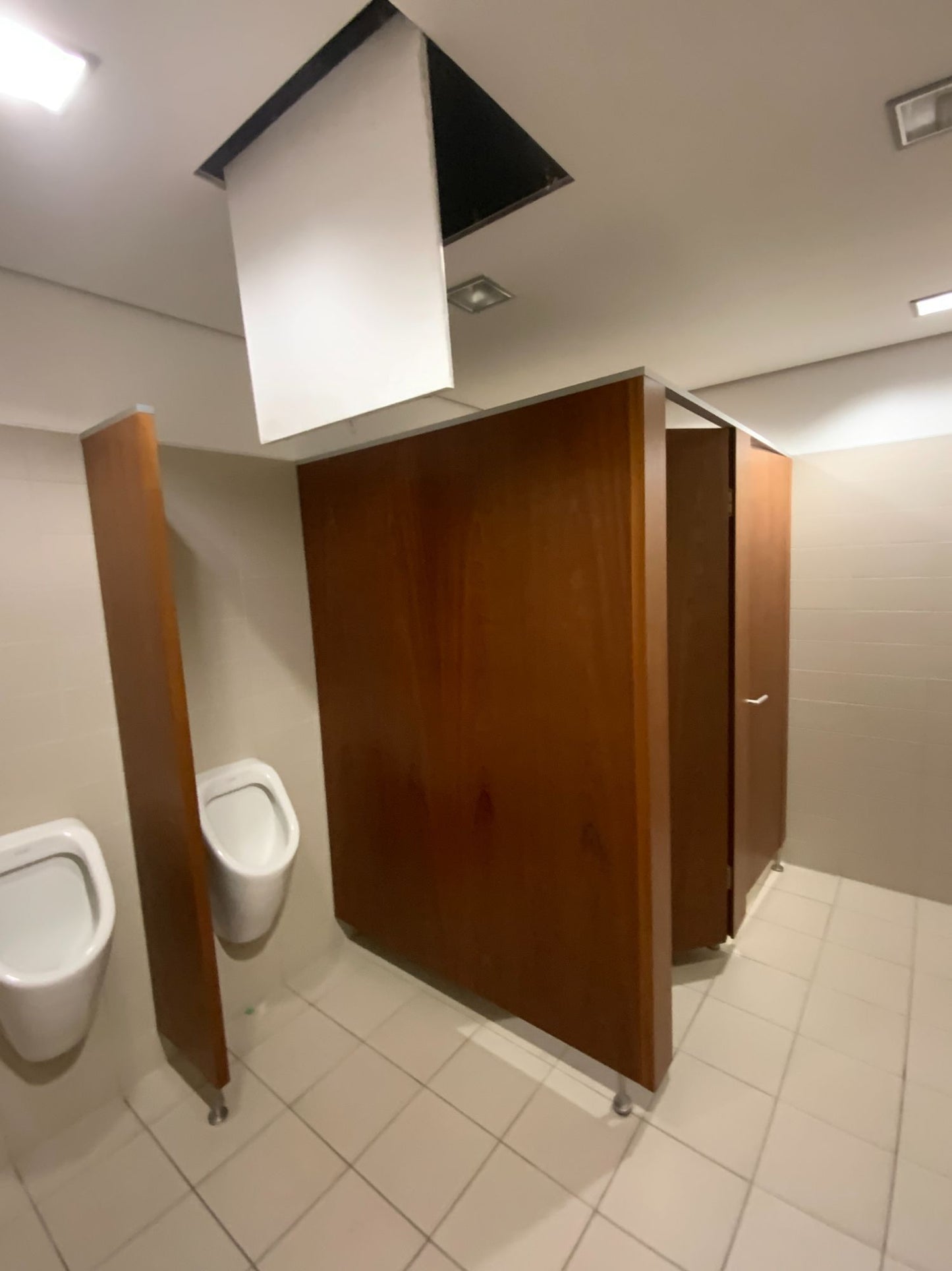 WC-Trennwandsystem