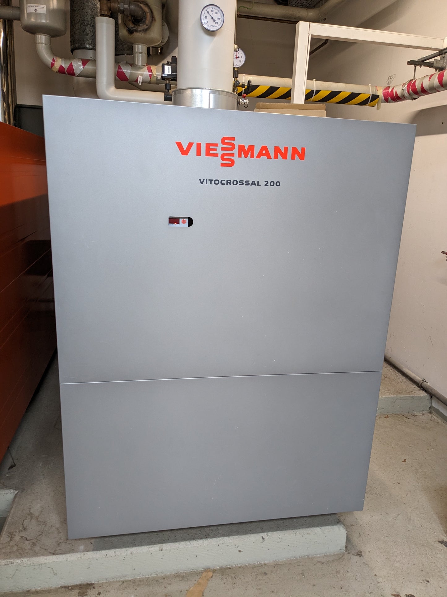 Gas Brennwertkessel Viessmann Vitocrossal 200 2525x1295x1580