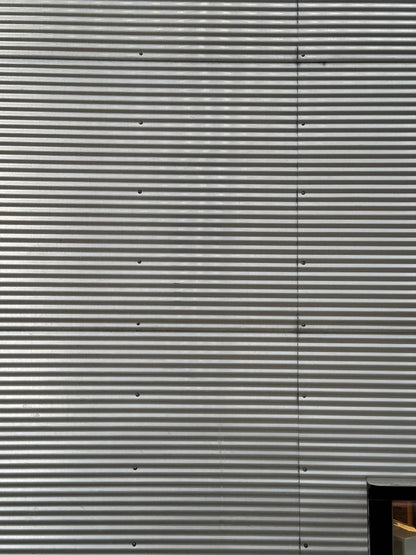 Vorgehängte Wellblechfassade - Aluminium silber