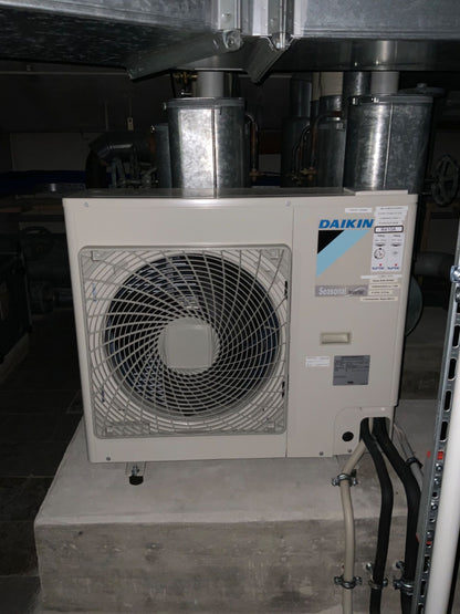 Klimasplitgerät Daikin 900x750x320