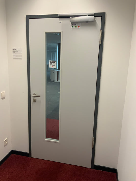 Brandschutztür - innen mit Verglasung und Türschließer DIN L 160x1050x2150