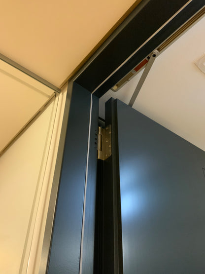Brandschutztür - innen mit Glaspanel und Türschließer DIN R oder L