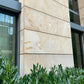 Vorgehängte Außenwandbekleidung - Natursteinplatten , beidseitige Abkantung 1860x580x40