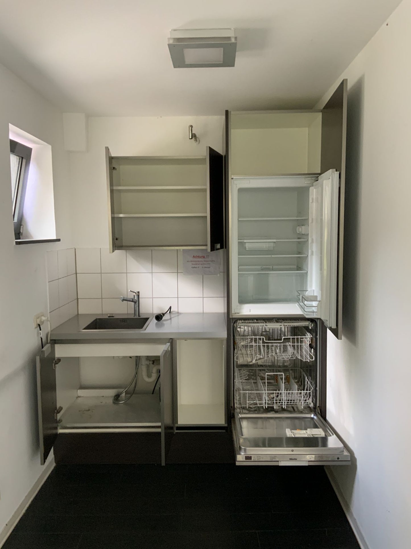 Einzeilige Einbauküche, Braunschwarz inkl. Kühlschrank, Geschirrspülmaschine MIELE 1830x2300x680