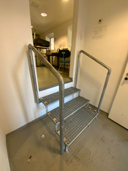 Treppe - innen Gitterrost 1200x1500x830