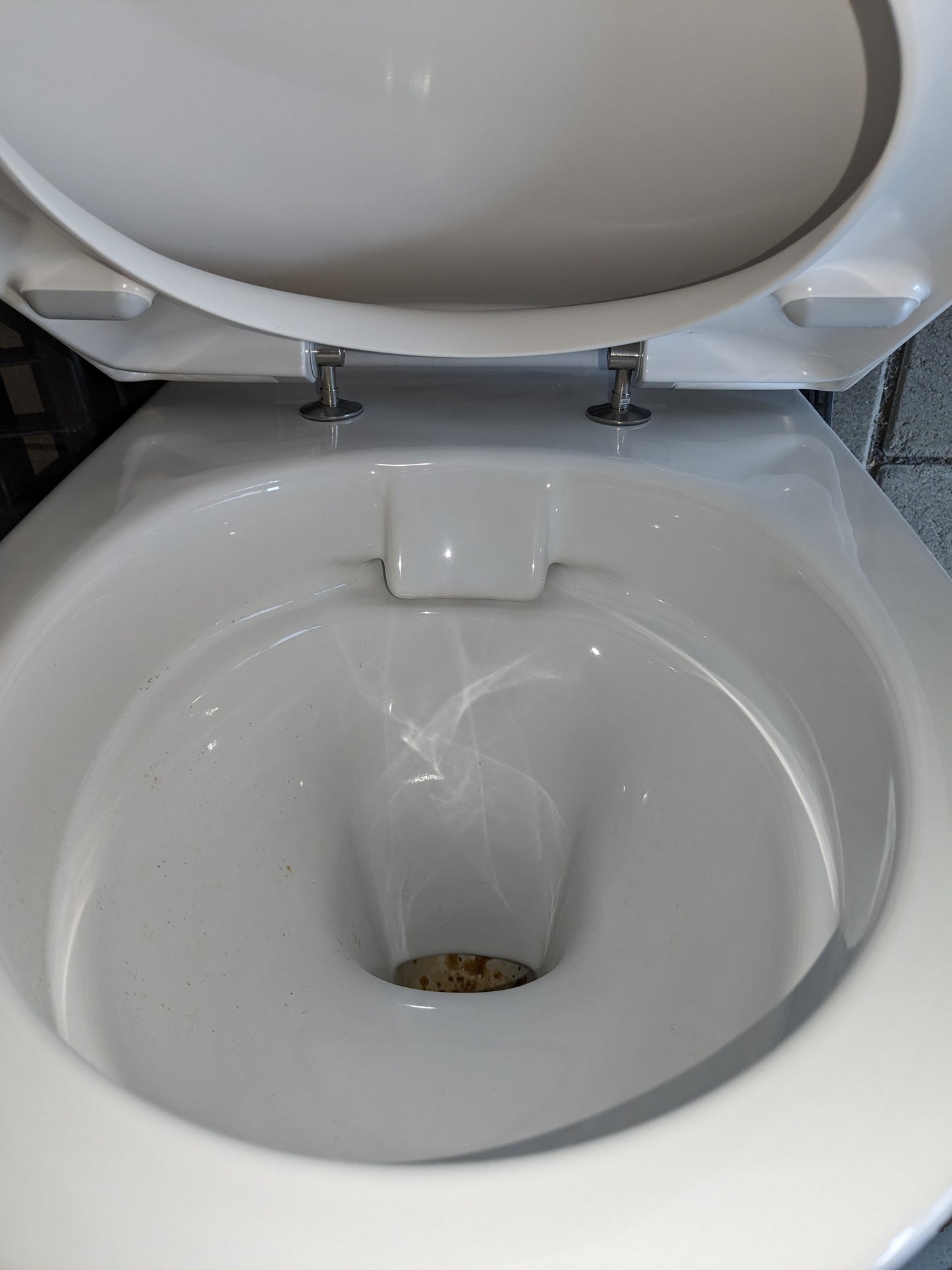 VIGOUR Wand-Tiefspül-WC clivia, spülrandlos, weiss mit Deckel